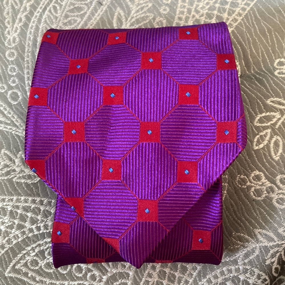 Beautiful tie!